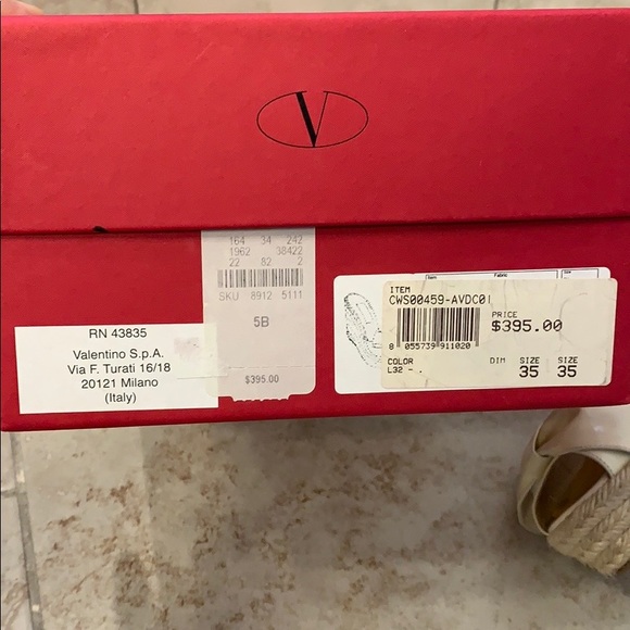 🚫Sold Classy Valentino wedge with box - Picture 7 of 8